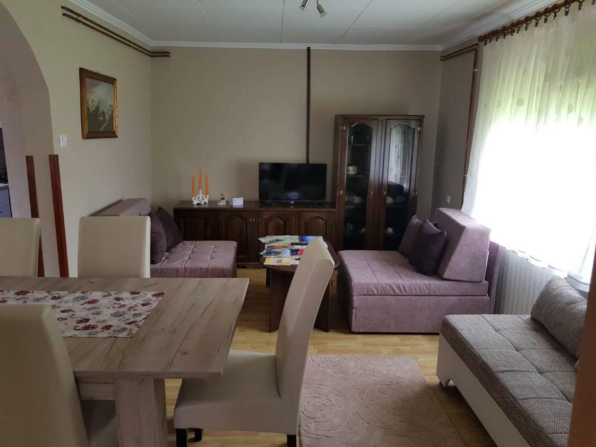 Apartman Anna Ogulin Exterior foto