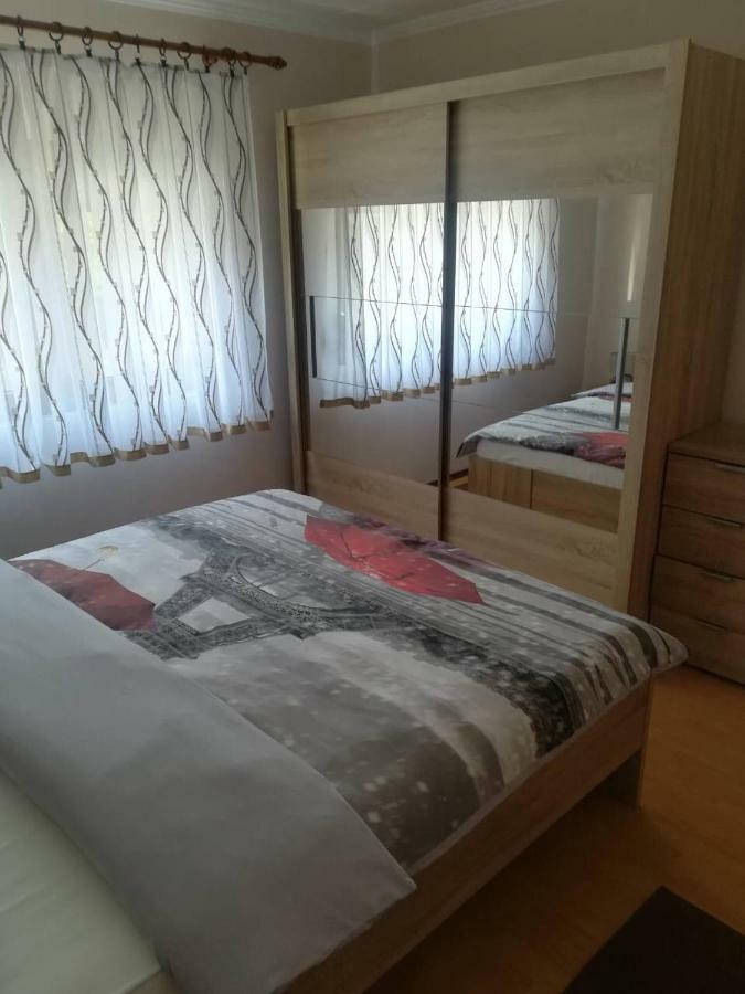 Apartman Anna Ogulin Exterior foto